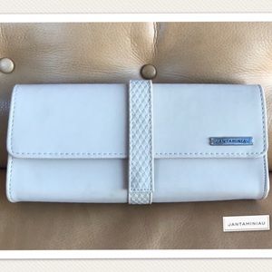 Jantaminiau for KLM cream clutch